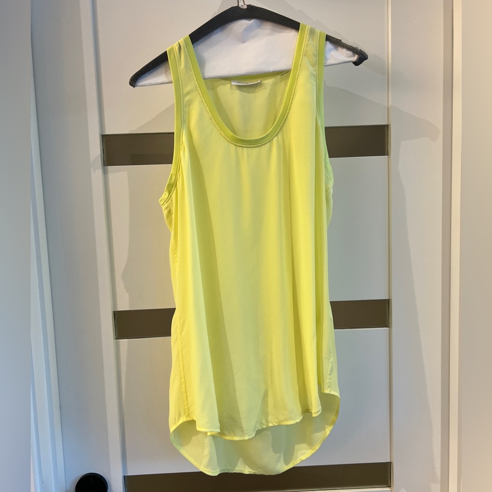Equipment Femme Silk Featherweight Scoop Neck High Low Tank Yellow Medium